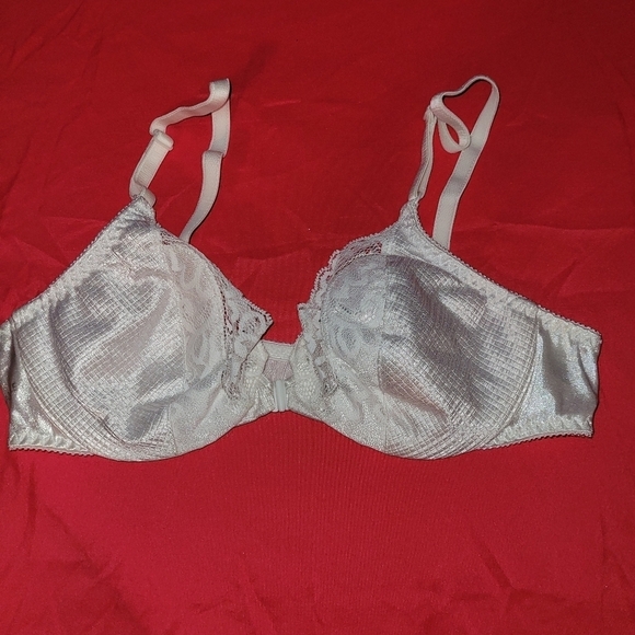Playtex sample NWOT 34 B style 4715 hooks in front - Picture 1 of 3